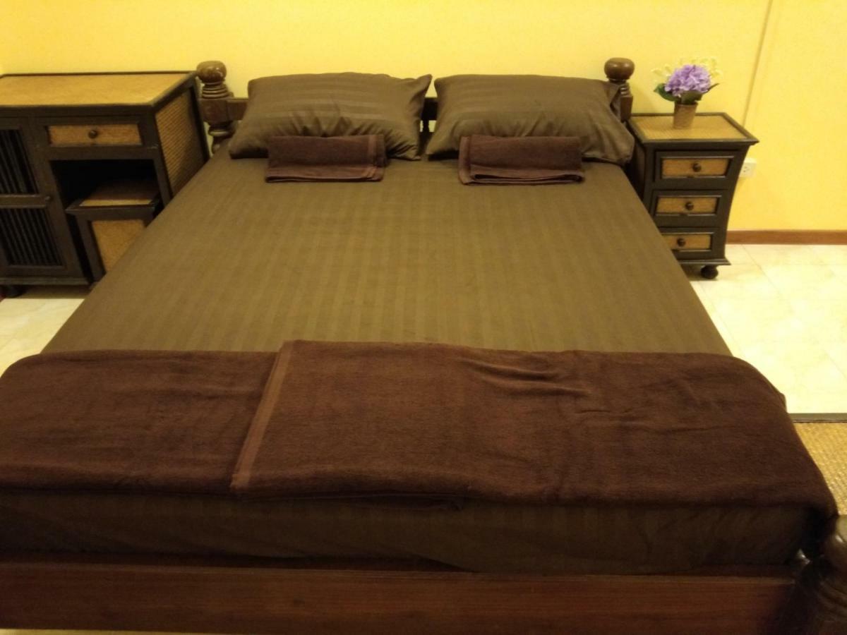 Ruan Ben Ja Don Mueang,Bangkok Hostel Esterno foto