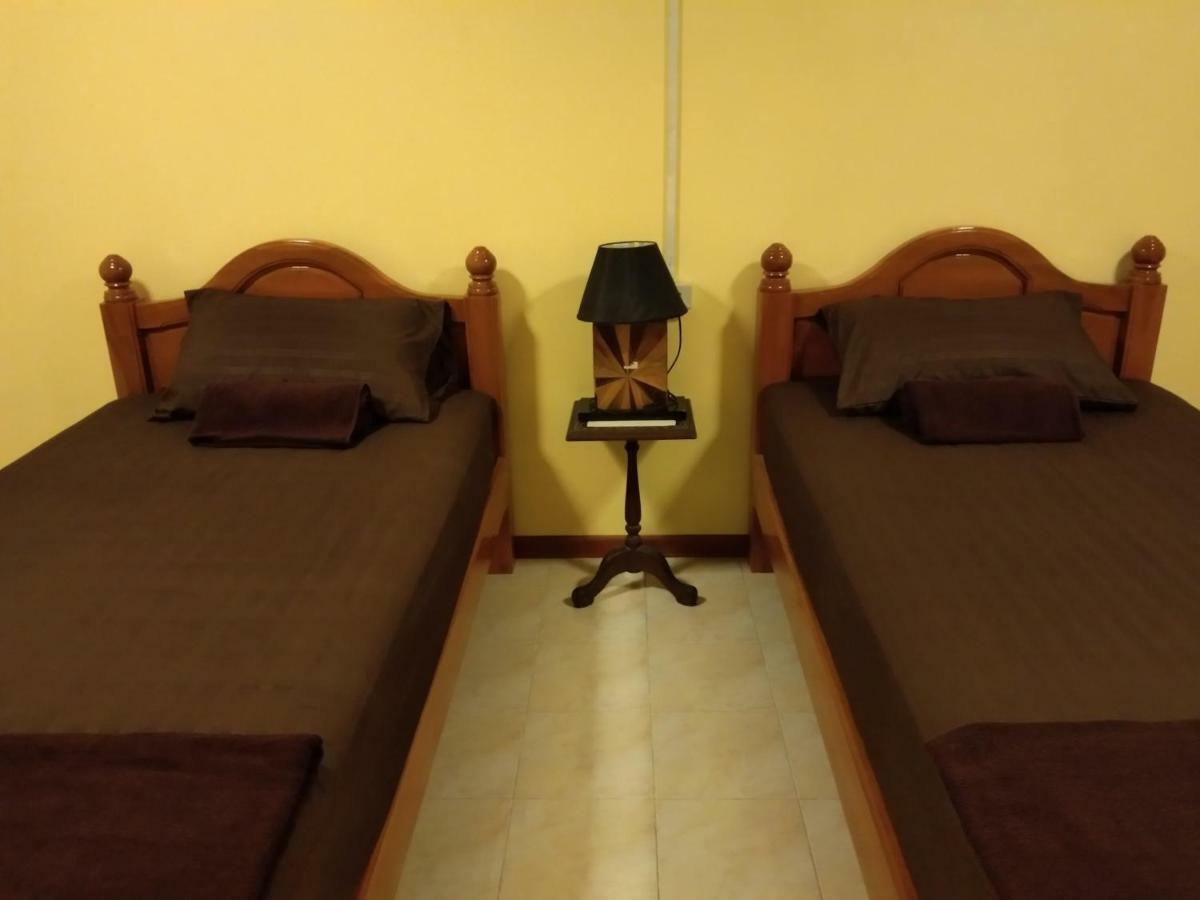 Ruan Ben Ja Don Mueang,Bangkok Hostel Esterno foto