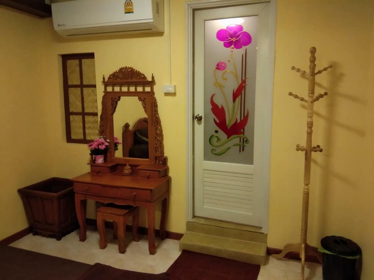 Ruan Ben Ja Don Mueang,Bangkok Hostel Esterno foto